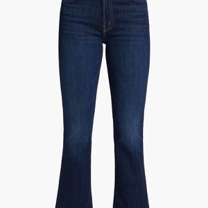 Mother
The Insider Crop Step Fray Jeans
Color: Off limits